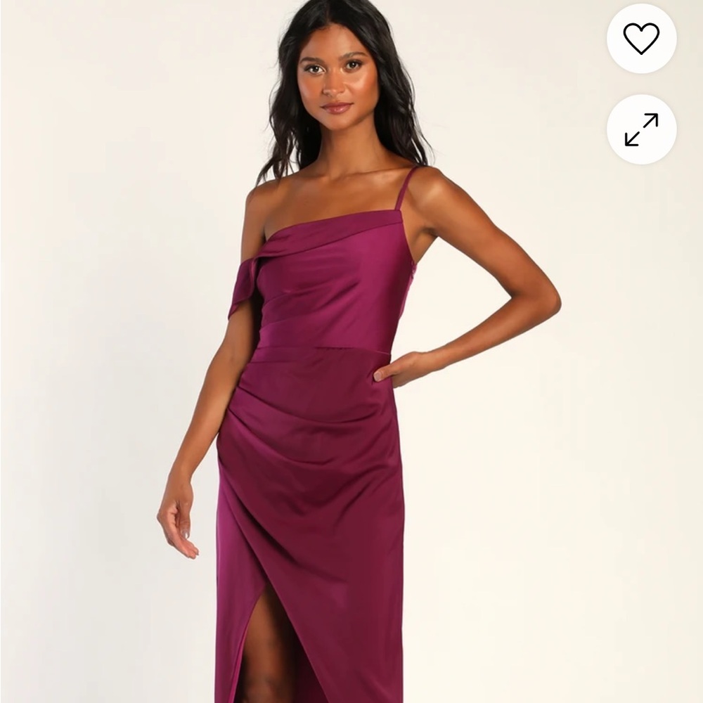 Lulus Showing off a Little midi dress.